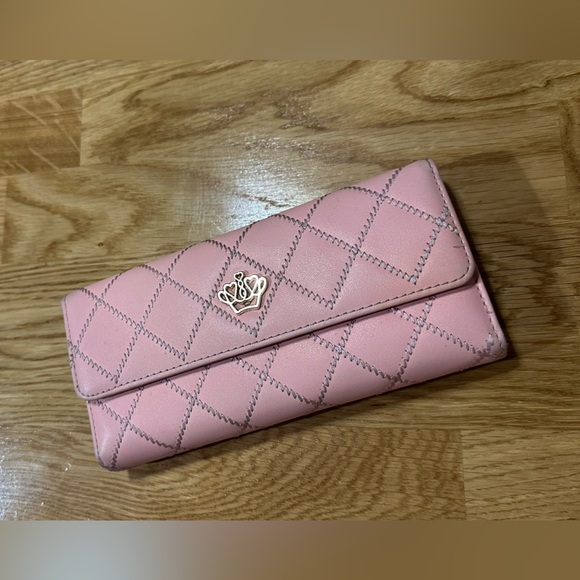 Queen Handbags - Chic Pink Quilted Women's Wallet
